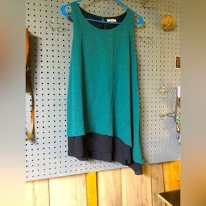 Sophie Mae sleeveless green and black blouse size Large